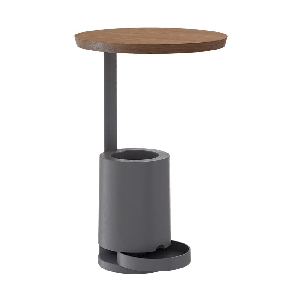 Se mostra uma mesa Amiata com tampo redondo de madeira e vaso incorporado para planta na cor Cinza, com o prato coletor de agua aberto.